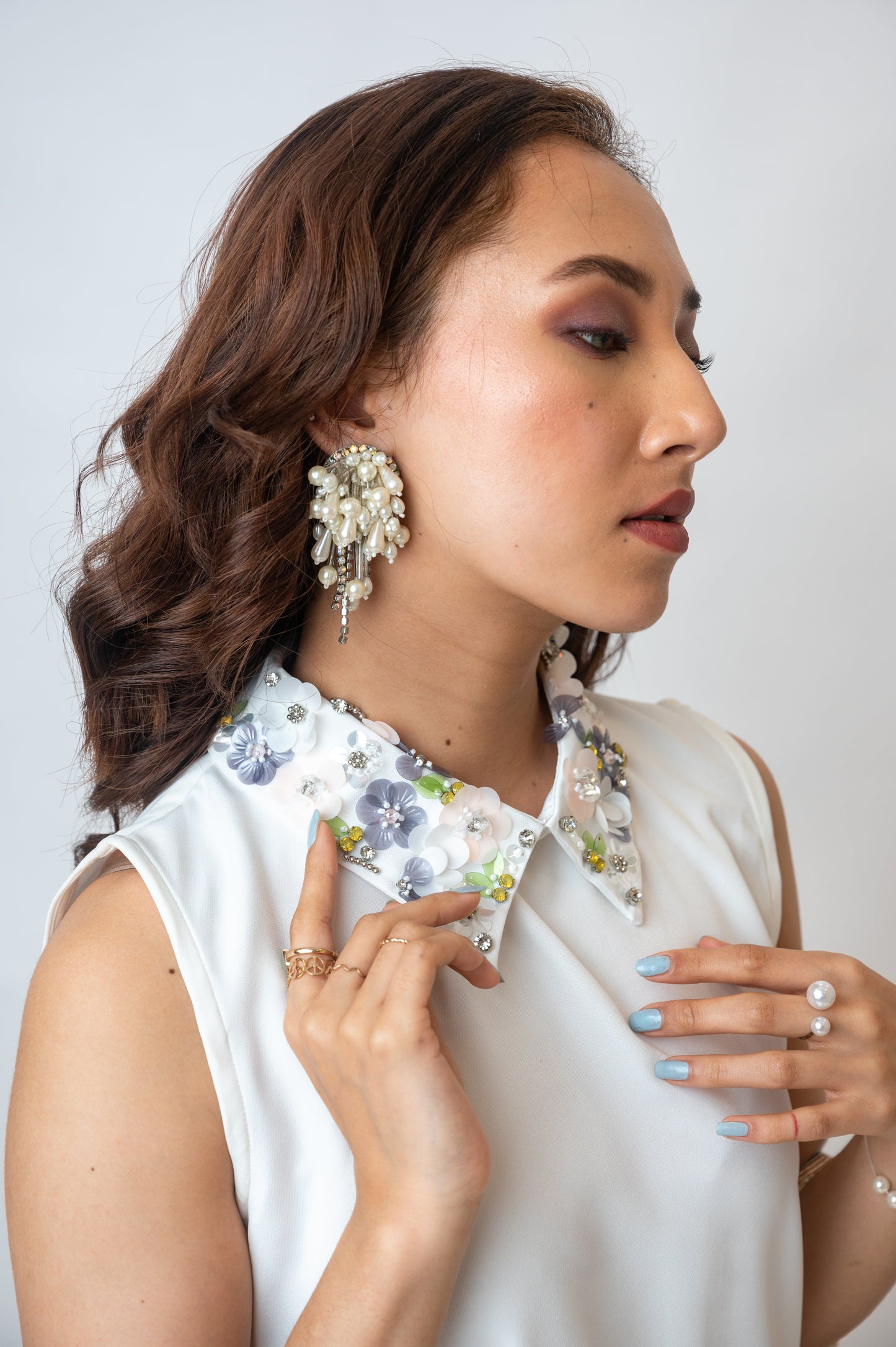 Sleeveless White Dress With Embellished Collar